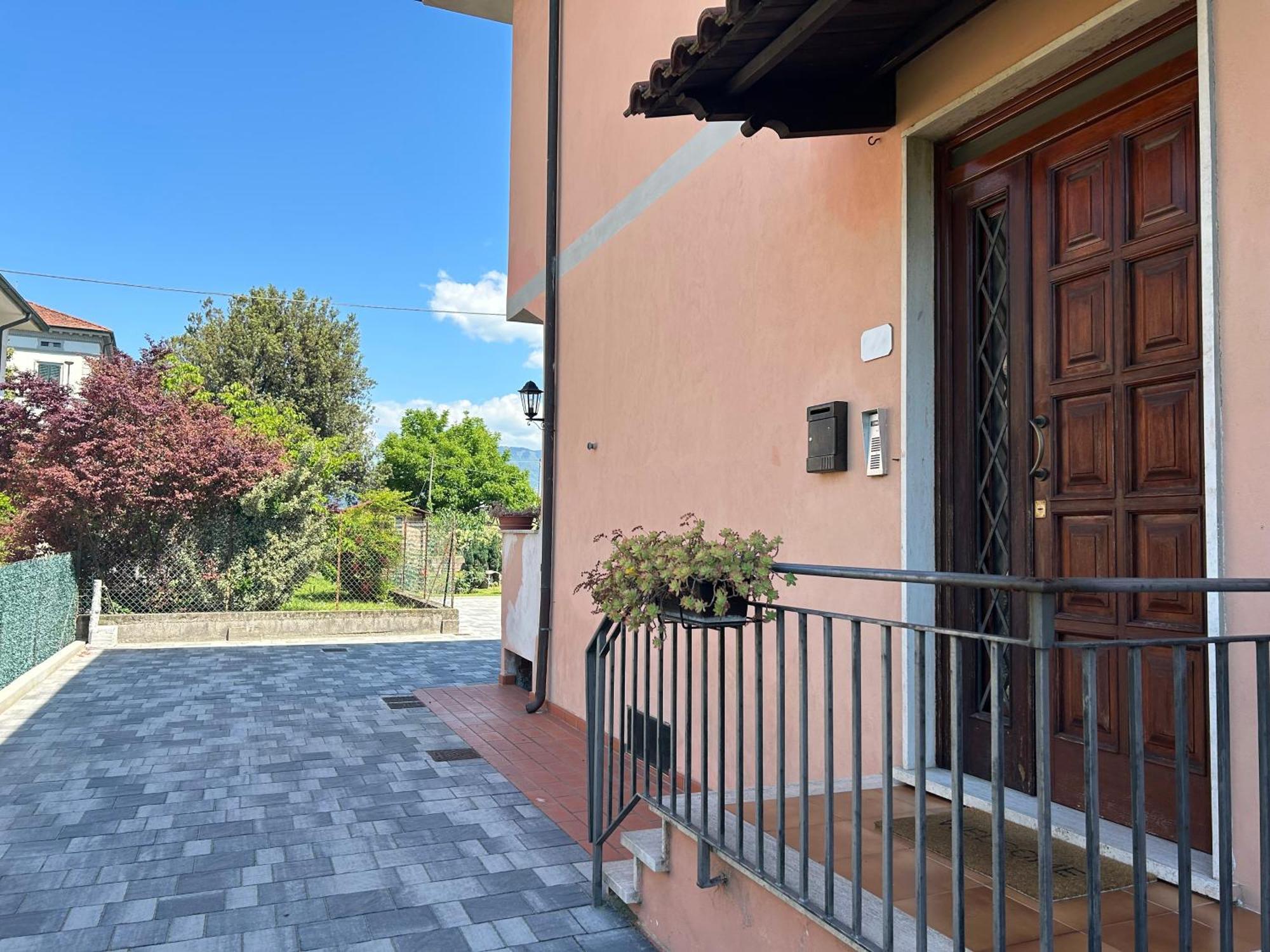 Ferienwohnung Albi'S House,Terrazza ,Wi-Fi, Parcheggio, Ac Lucca Exterior foto