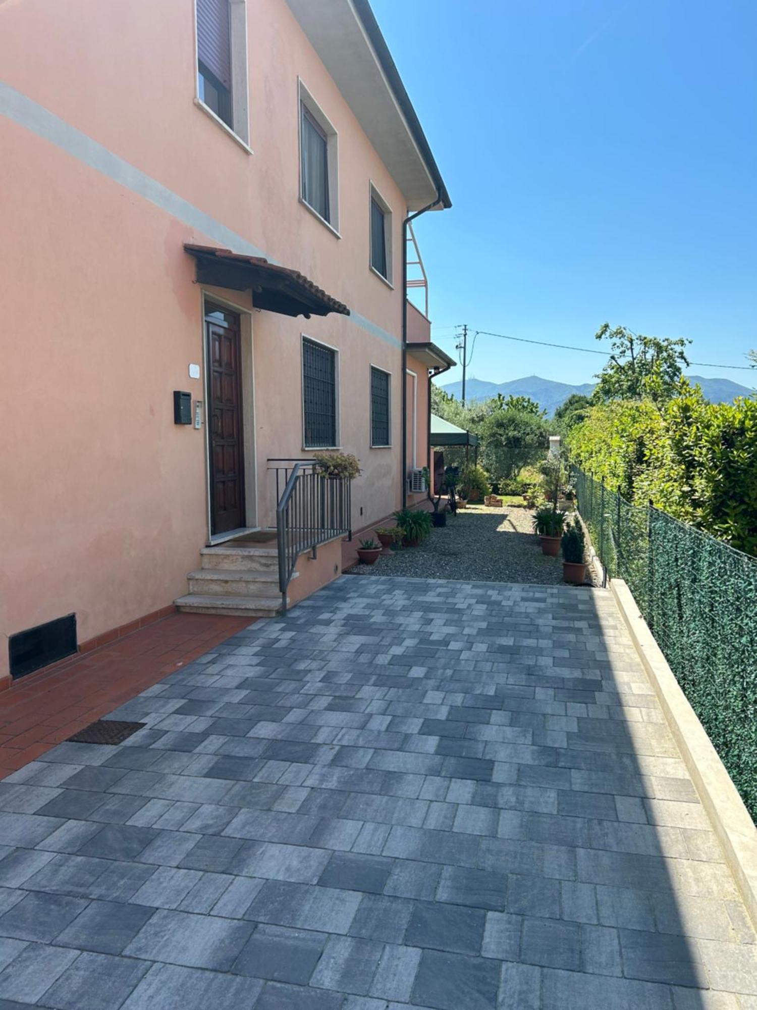 Ferienwohnung Albi'S House,Terrazza ,Wi-Fi, Parcheggio, Ac Lucca Exterior foto