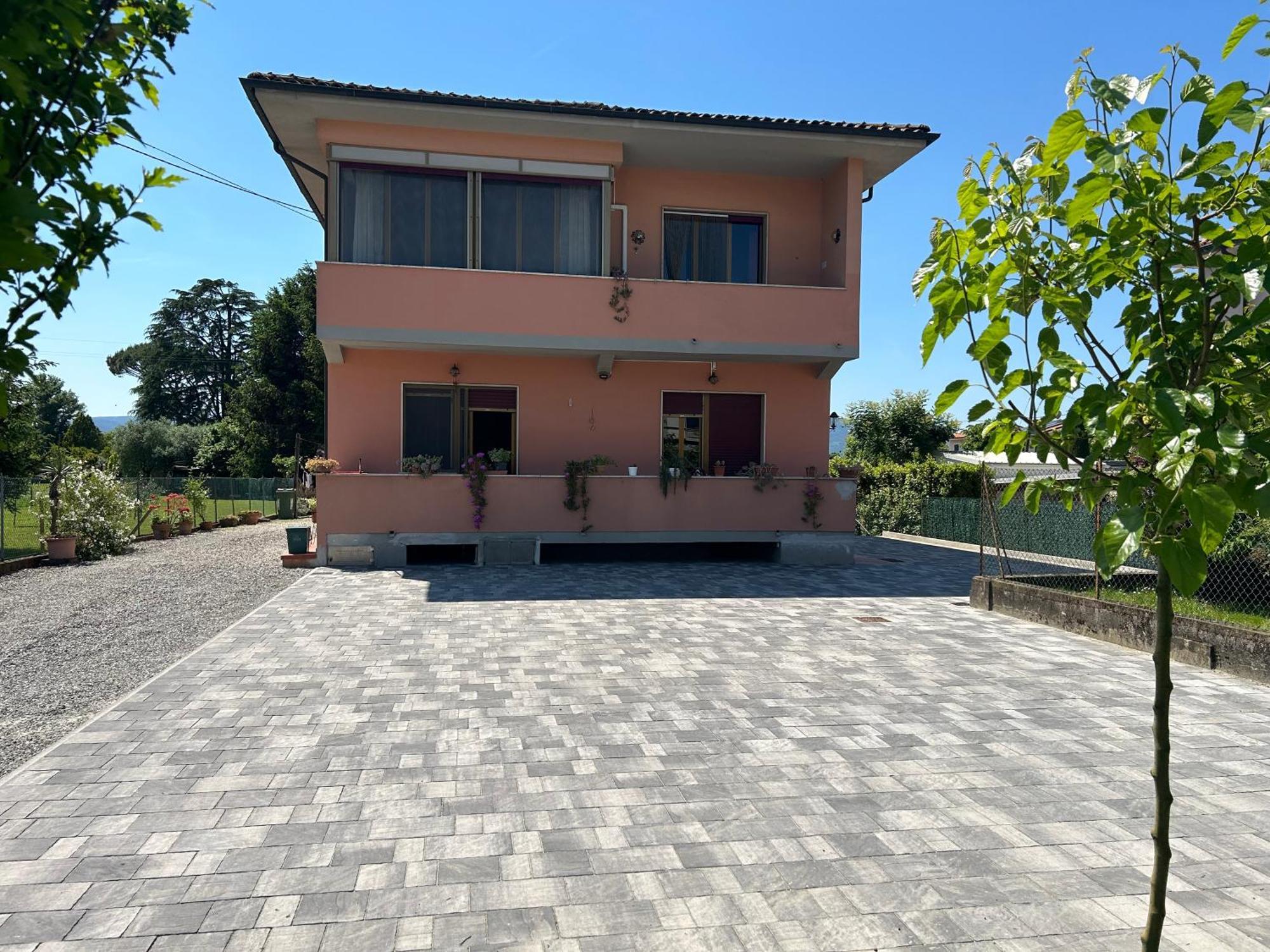 Ferienwohnung Albi'S House,Terrazza ,Wi-Fi, Parcheggio, Ac Lucca Exterior foto